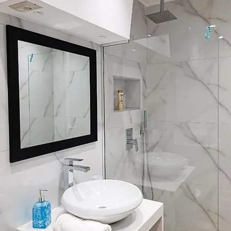 - Premium * טיראנה