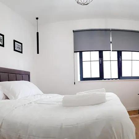 - Premium טיראנה